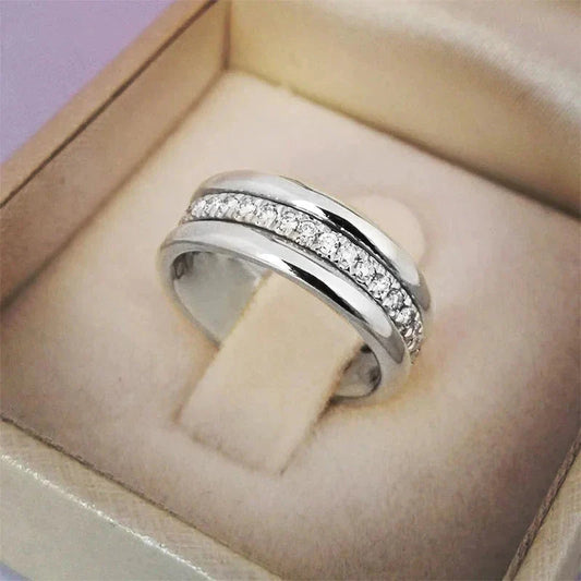 Malvenne – Elegant Paved Ring