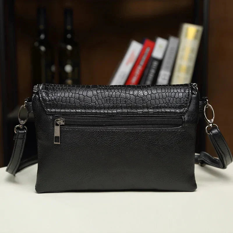 Bolsa de Ombro Feminina Cecy em Couro Sintético