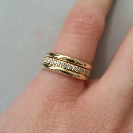 Malvenne – Elegant Paved Ring