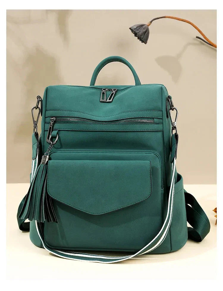 Mochila Feminina com Necessaire em Couro Sintético
