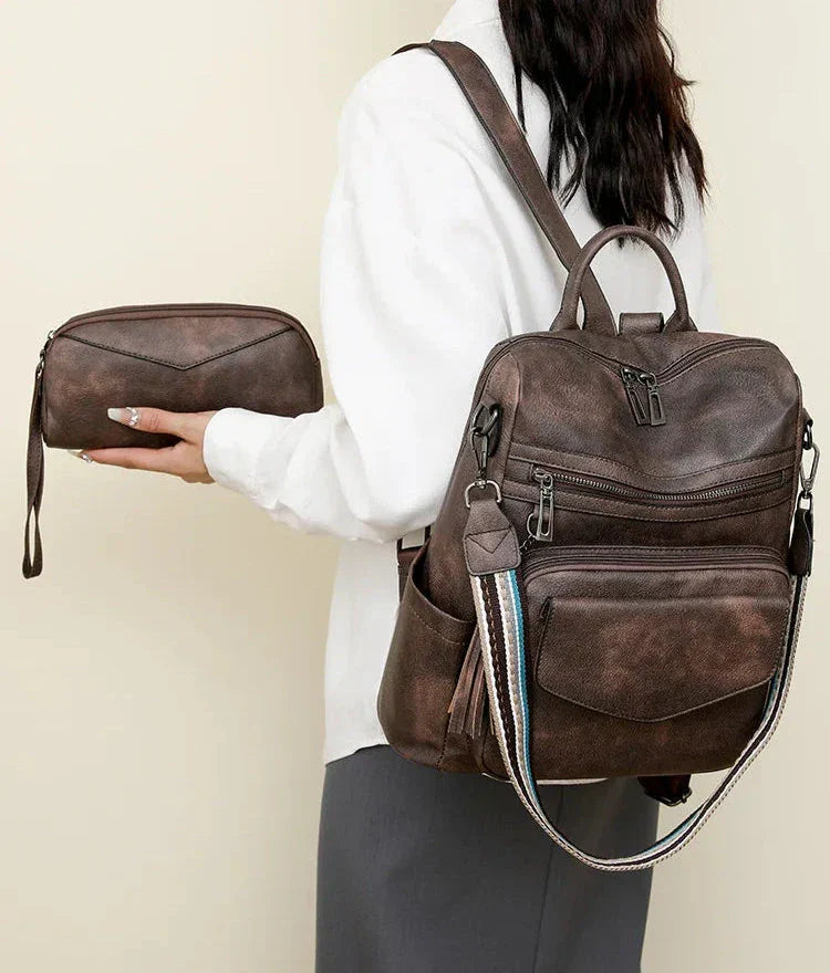 Mochila Feminina com Necessaire em Couro Sintético