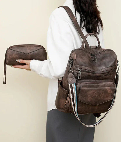 Mochila Feminina com Necessaire em Couro Sintético