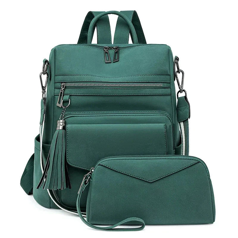 Mochila Feminina com Necessaire em Couro Sintético