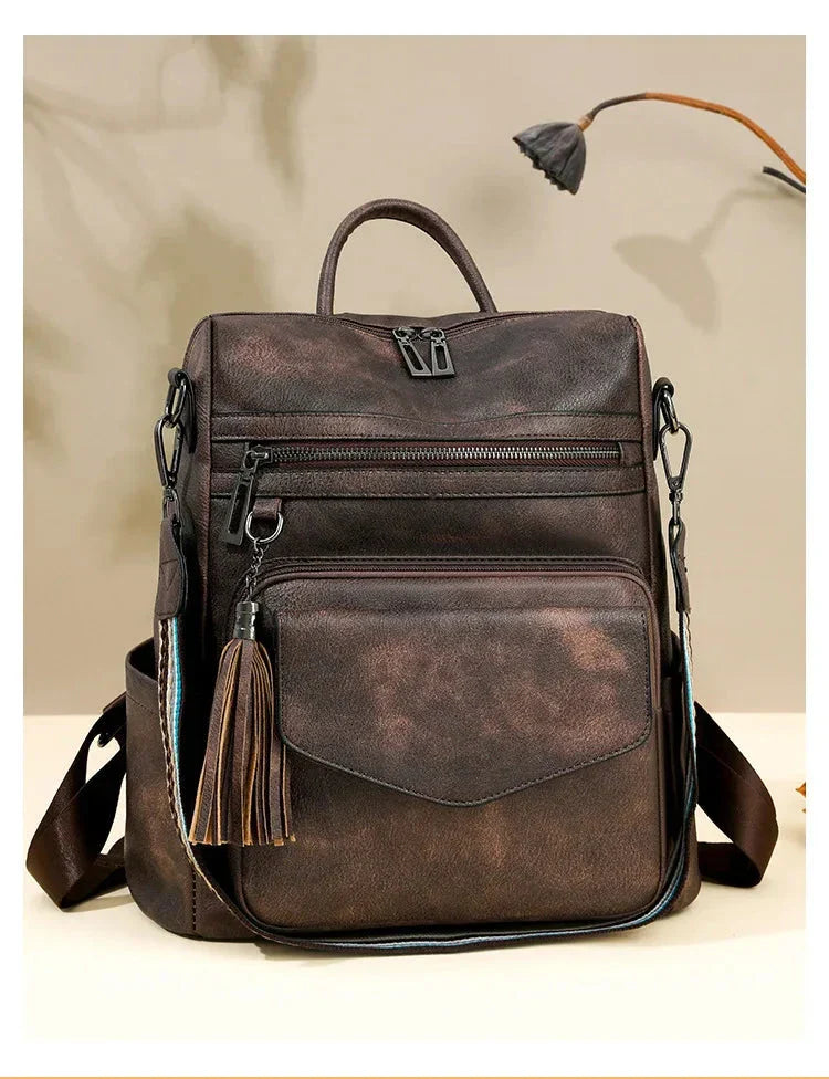 Mochila Feminina com Necessaire em Couro Sintético