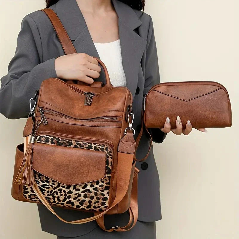 Mochila Feminina com Necessaire em Couro Sintético
