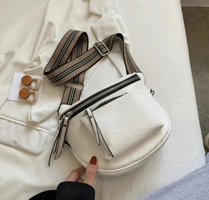 Bolsa Feminina Urbana em Couro Sintético