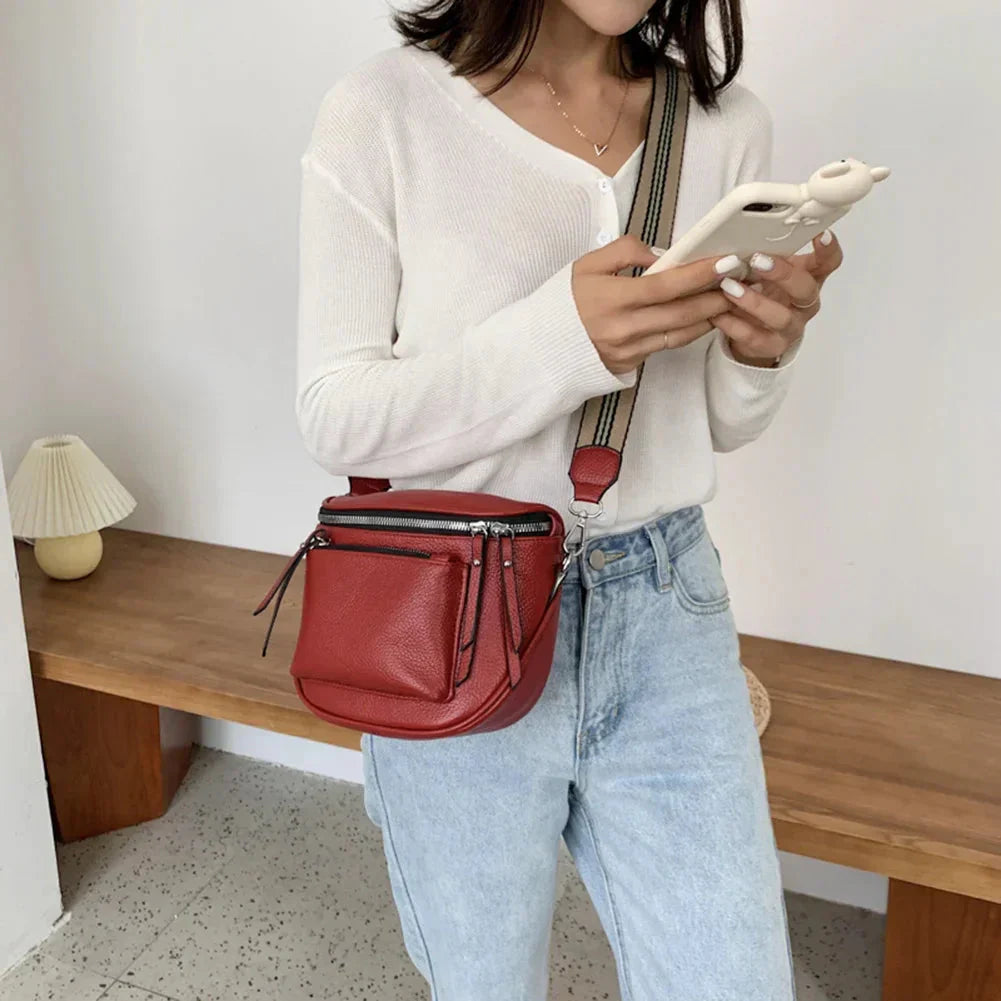 Bolsa Feminina Urbana em Couro Sintético