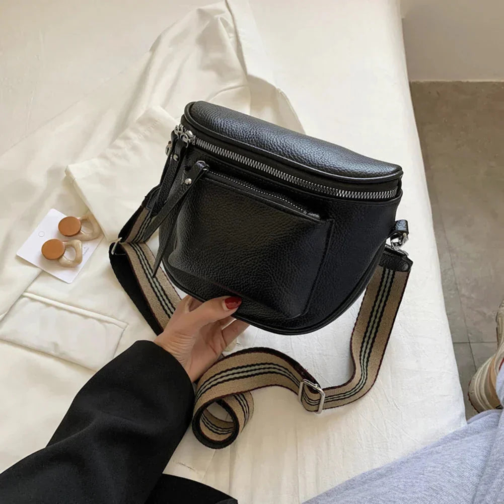 Bolsa Feminina Urbana em Couro Sintético