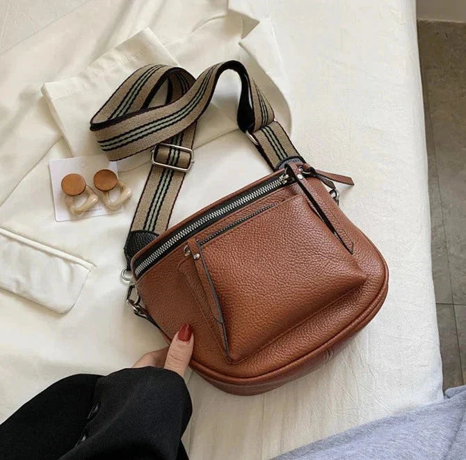 Bolsa Feminina Urbana em Couro Sintético