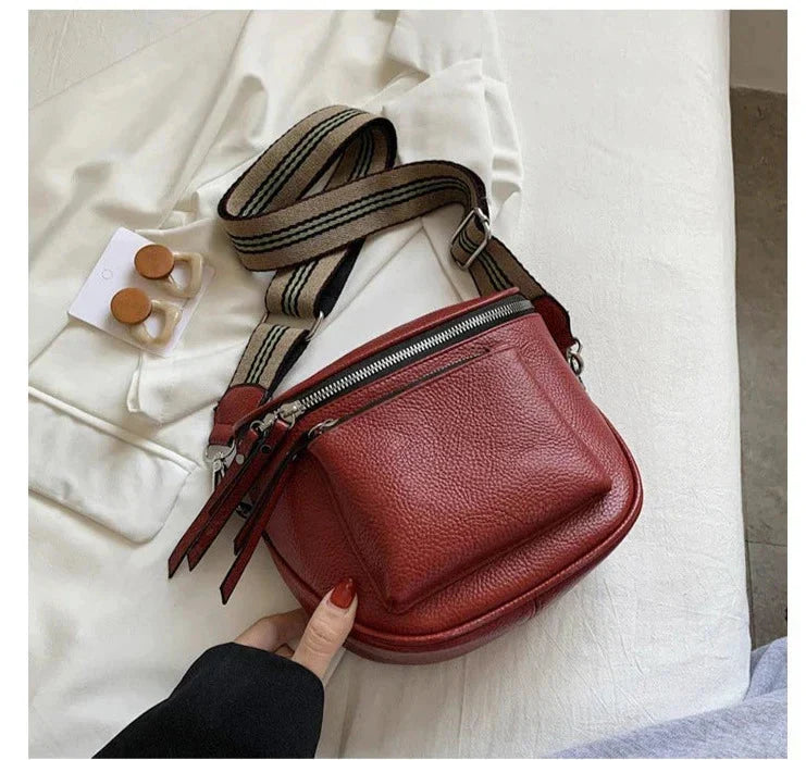 Bolsa Feminina Urbana em Couro Sintético