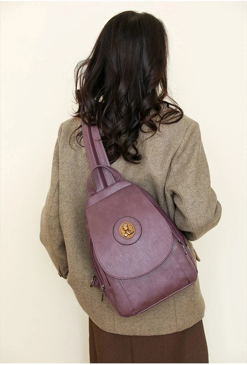 Mochila Feminina Versatta em Couro Sintético