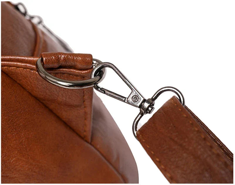 Mochila Feminina Versatta em Couro Sintético
